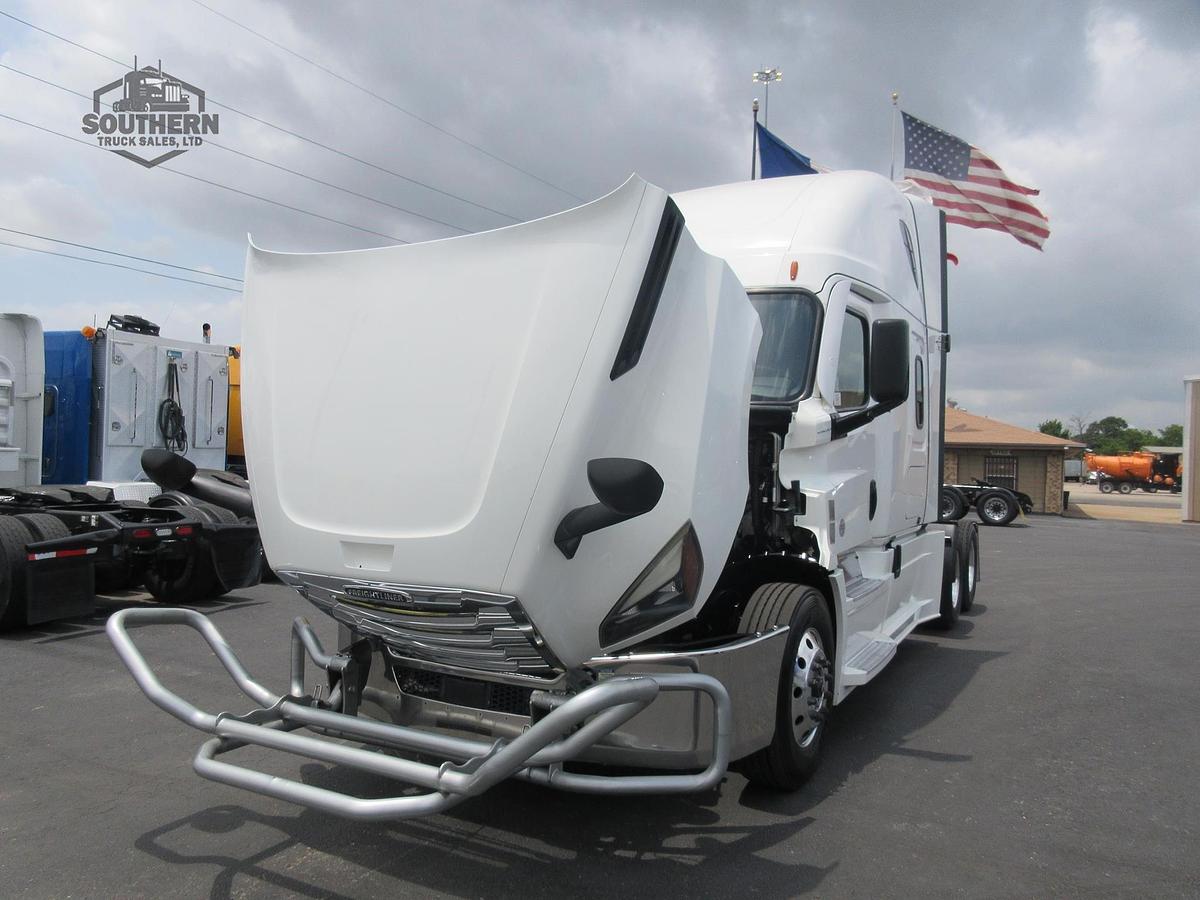Used 2020 FREIGHTLINER CASCADIA 126
