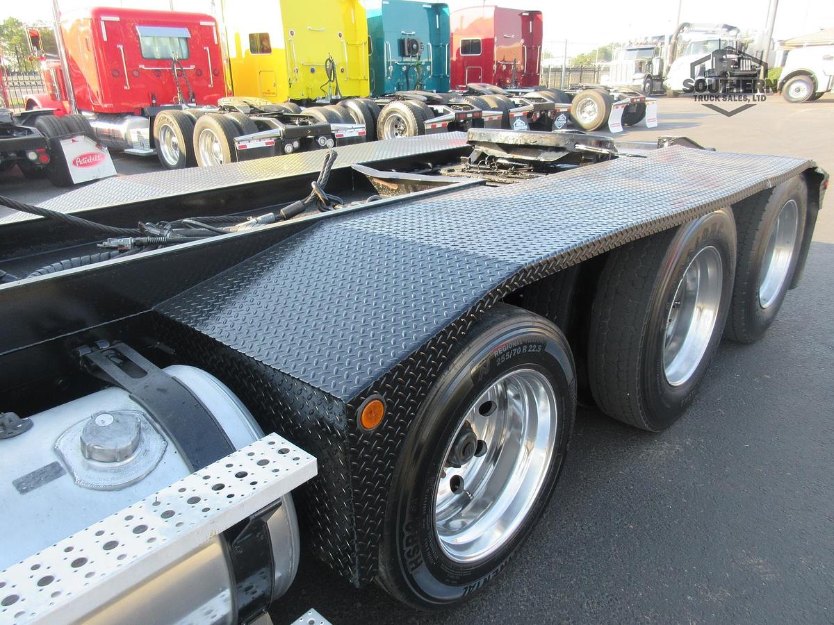 Used 2018 FREIGHTLINER 122SD
