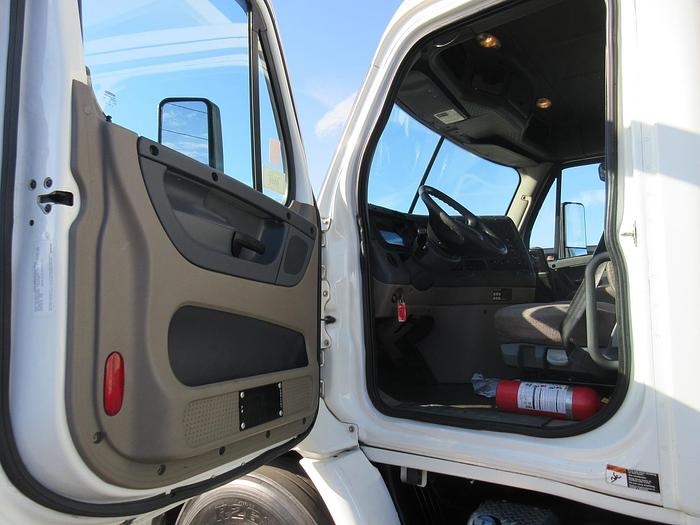 Used 2017 FREIGHTLINER CASCADIA 113