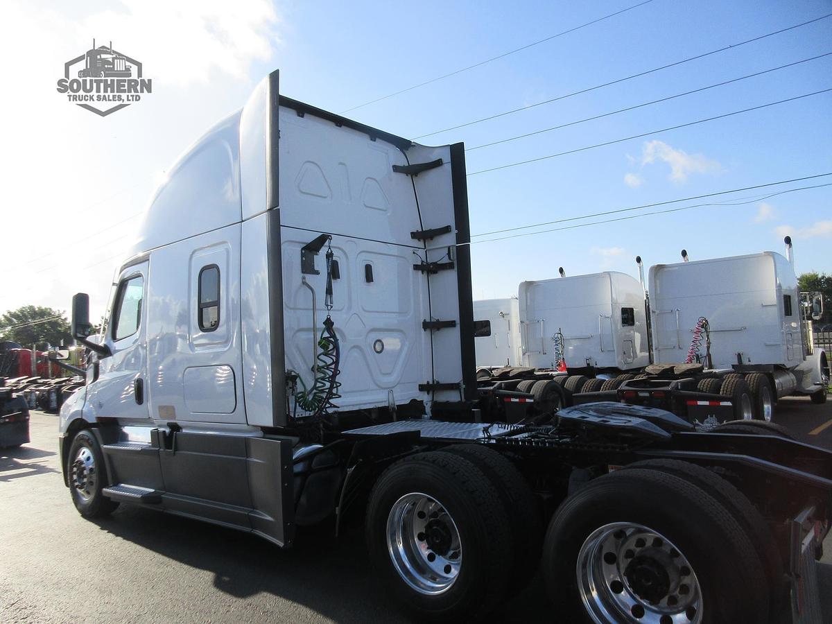 Used 2022 FREIGHTLINER CASCADIA 116