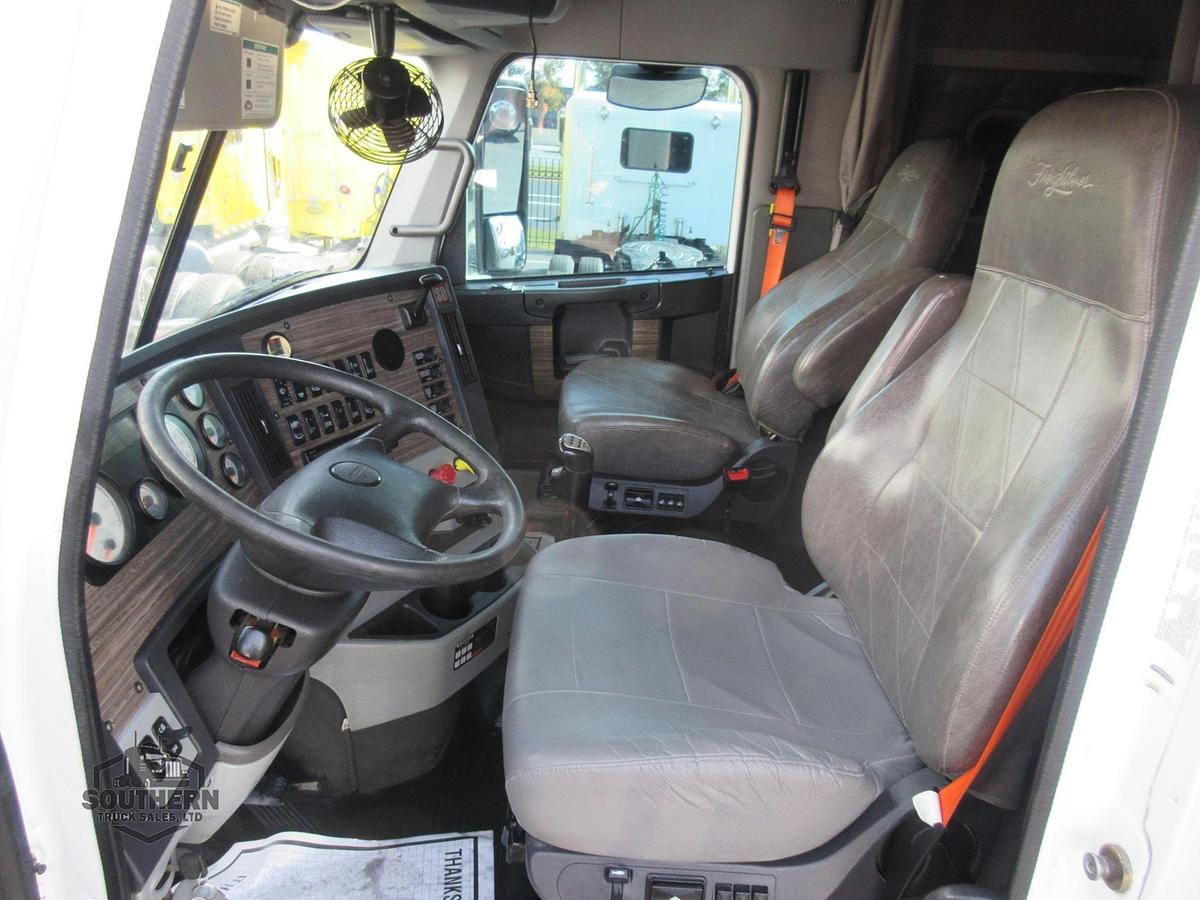 Used 2019 FREIGHTLINER 122SD