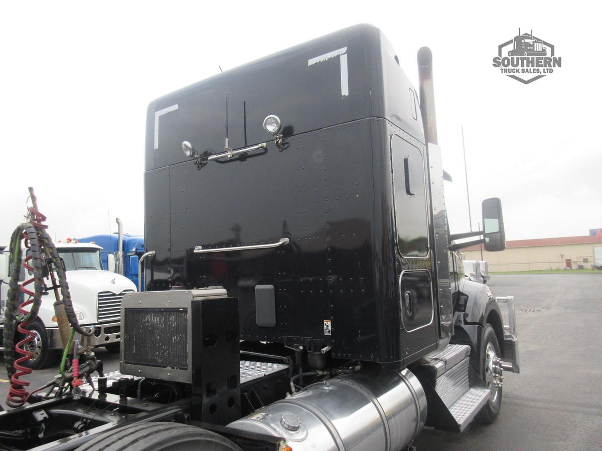 Used 2023 KENWORTH T880