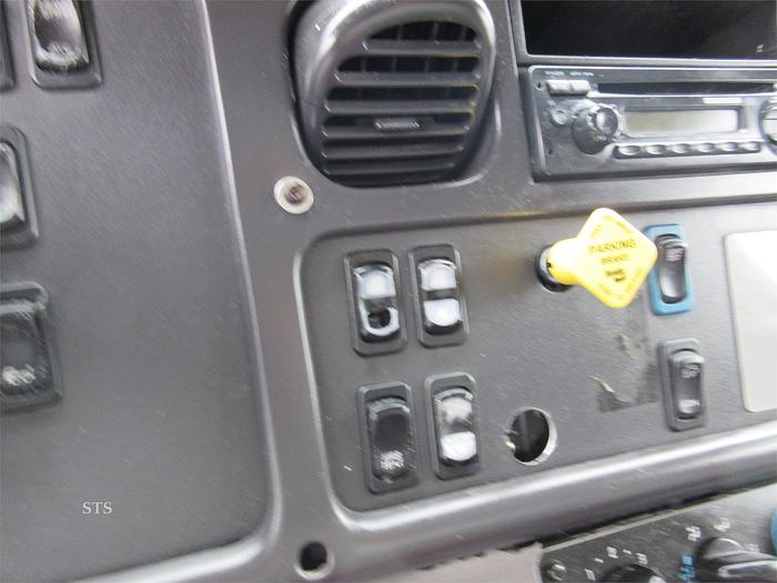 Used 2014 FREIGHTLINER BUSINESS CLASS M2 106