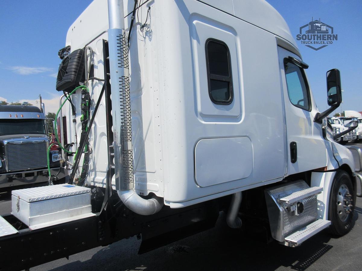 Used 2020 FREIGHTLINER CASCADIA 126