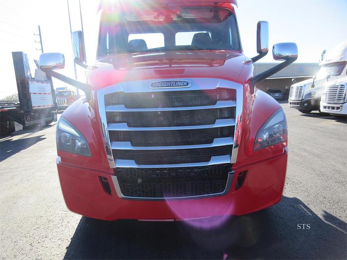 Used 2018 FREIGHTLINER CASCADIA 126