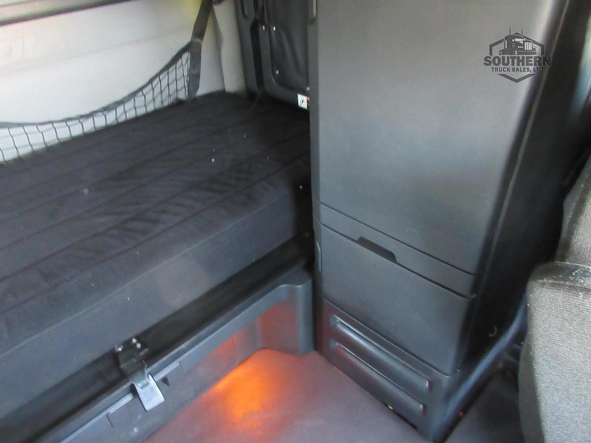 Used 2020 FREIGHTLINER CASCADIA 126