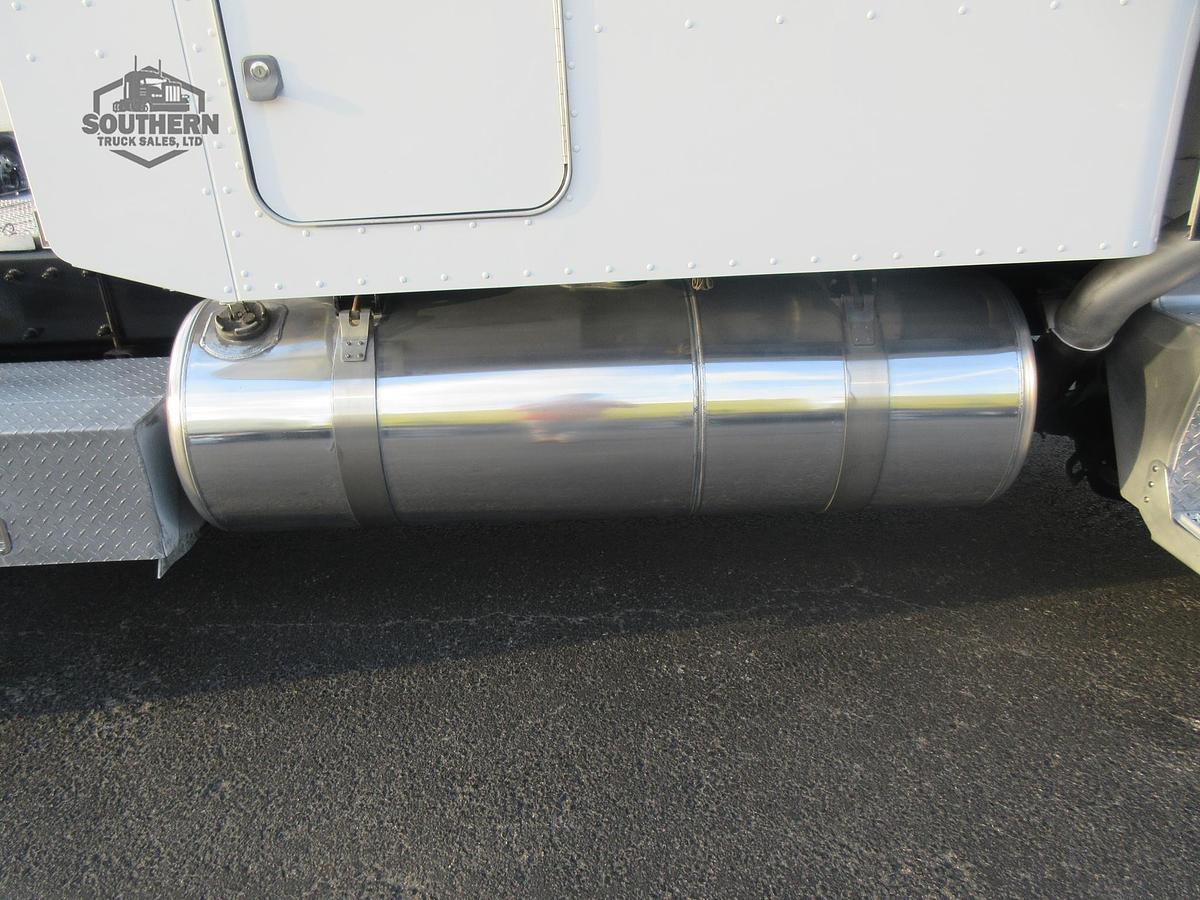 Used 2018 PETERBILT 389