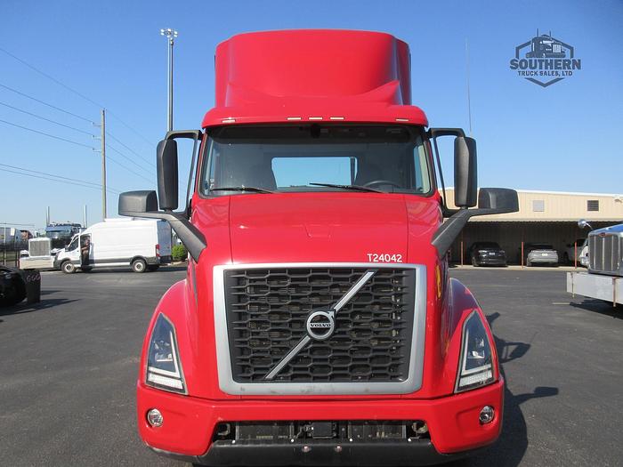 Used 2020 VOLVO VNR64T300