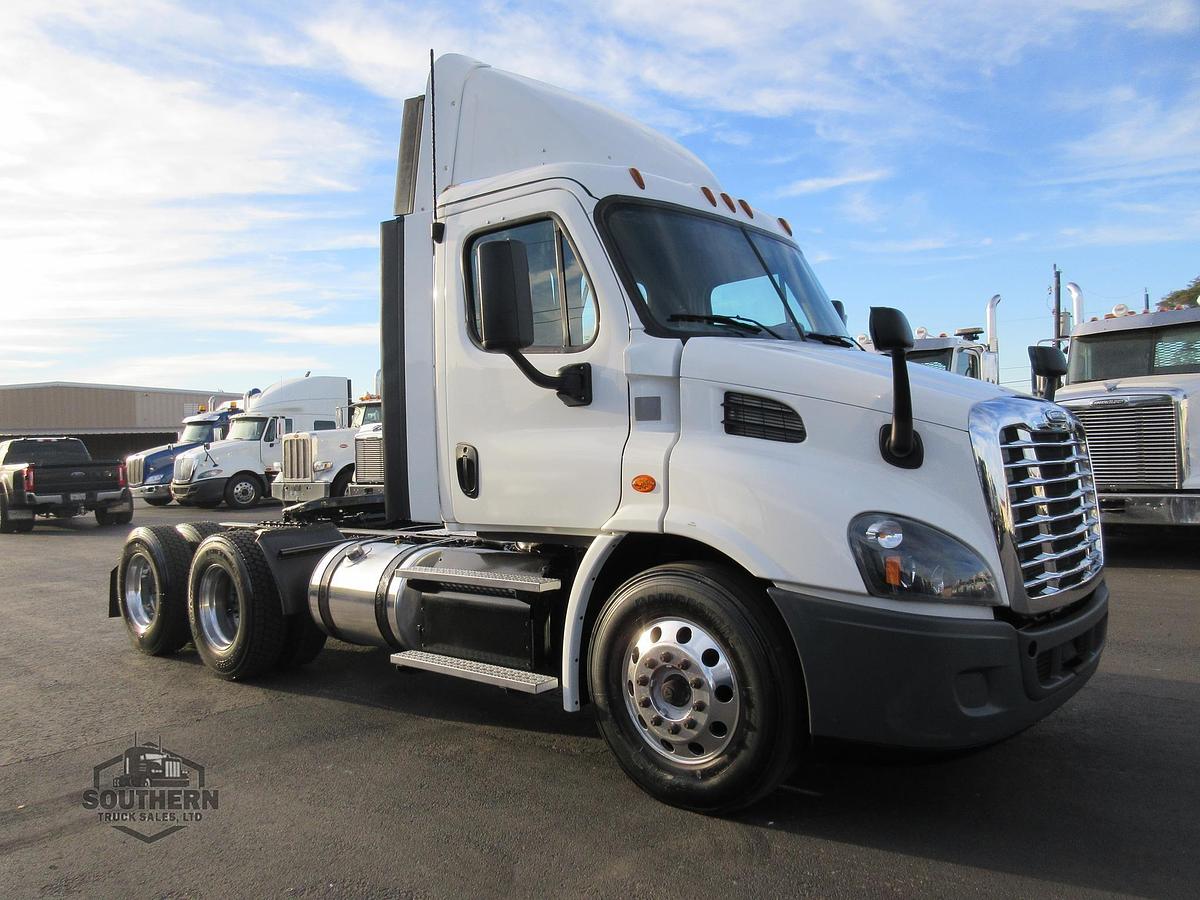 Used 2018 FREIGHTLINER CASCADIA 113