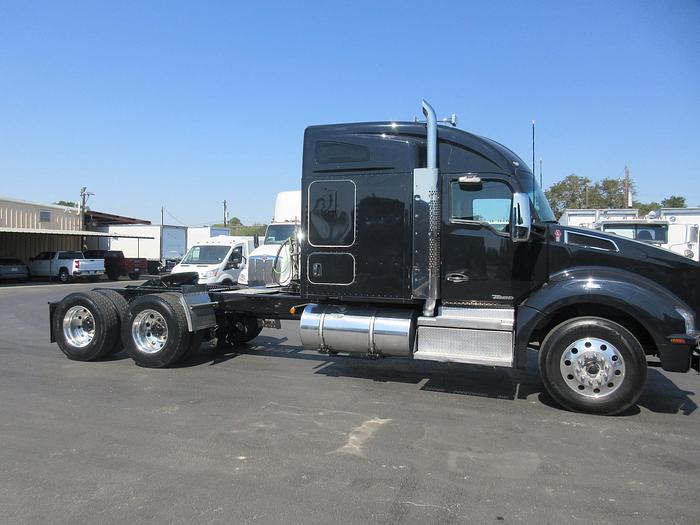 Used 2021 KENWORTH T880