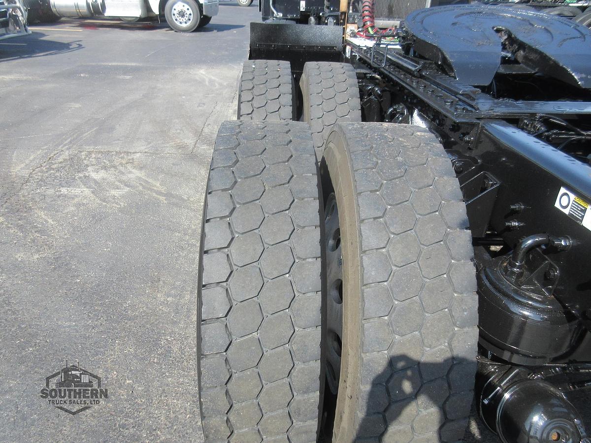 Used 2023 KENWORTH T880