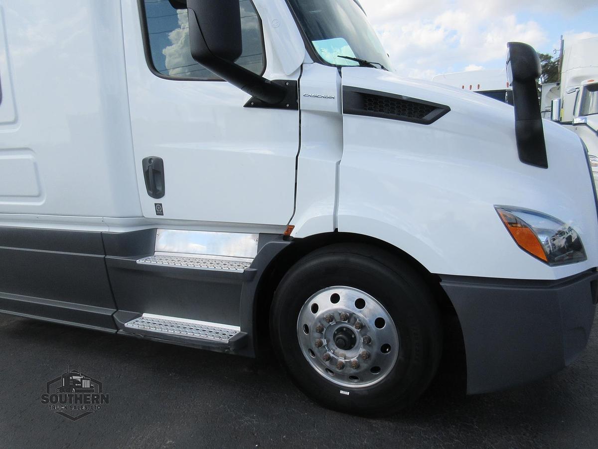 Used 2022 FREIGHTLINER CASCADIA 116