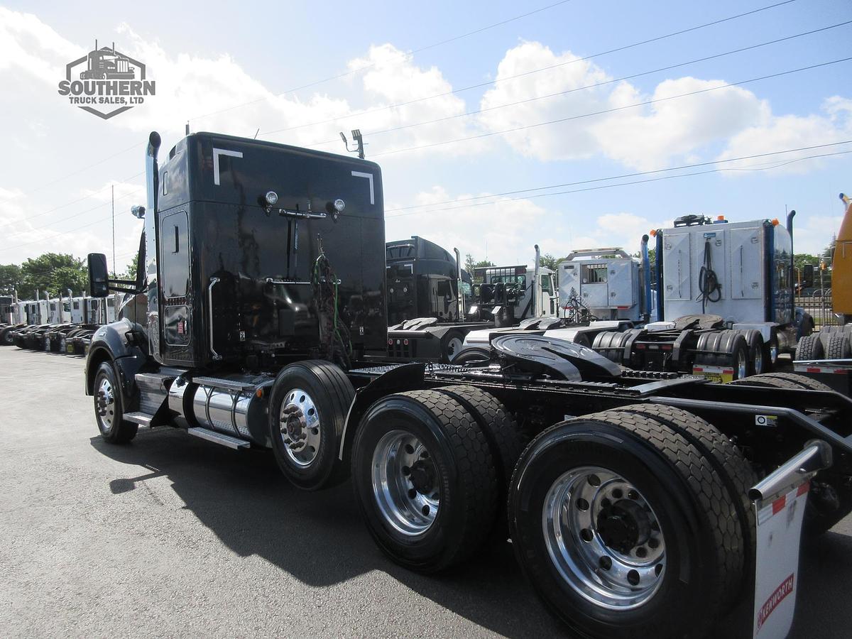Used 2023 KENWORTH T880