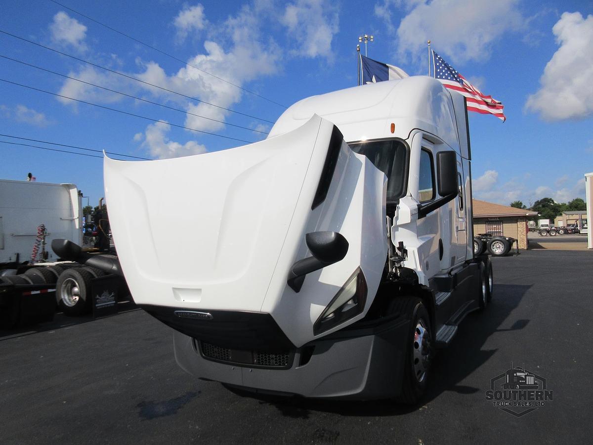 Used 2022 FREIGHTLINER CASCADIA 116