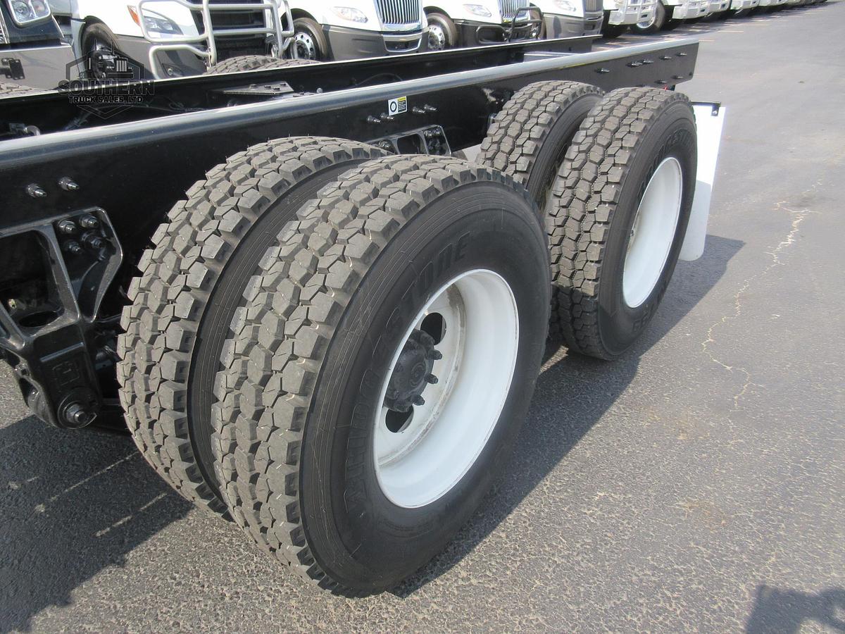 2024 KENWORTH T880