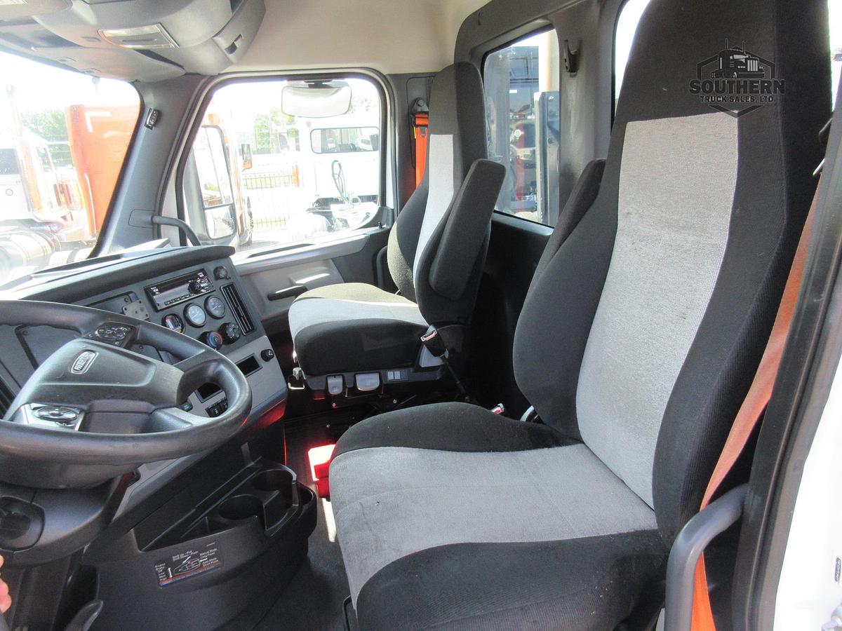 Used 2019 FREIGHTLINER CASCADIA 126