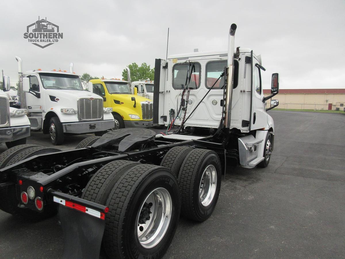 Used 2019 FREIGHTLINER CASCADIA 126