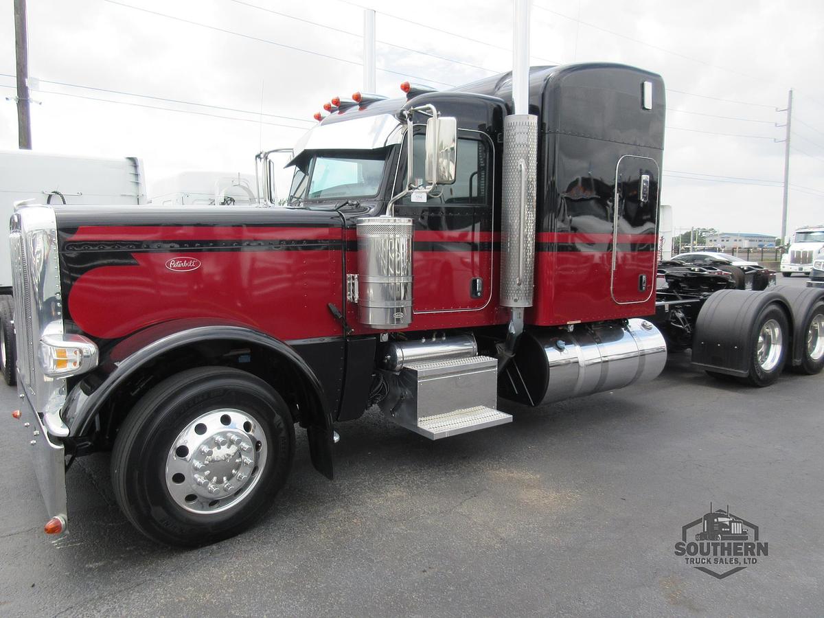 Used 2023 PETERBILT 389