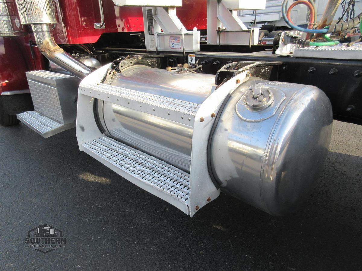 Used 2021 PETERBILT 389