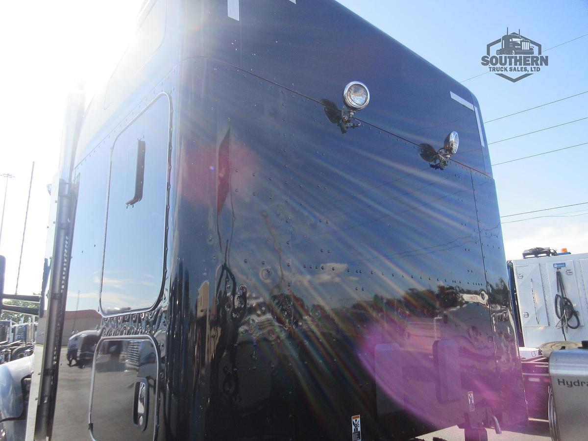 Used 2023 KENWORTH T880