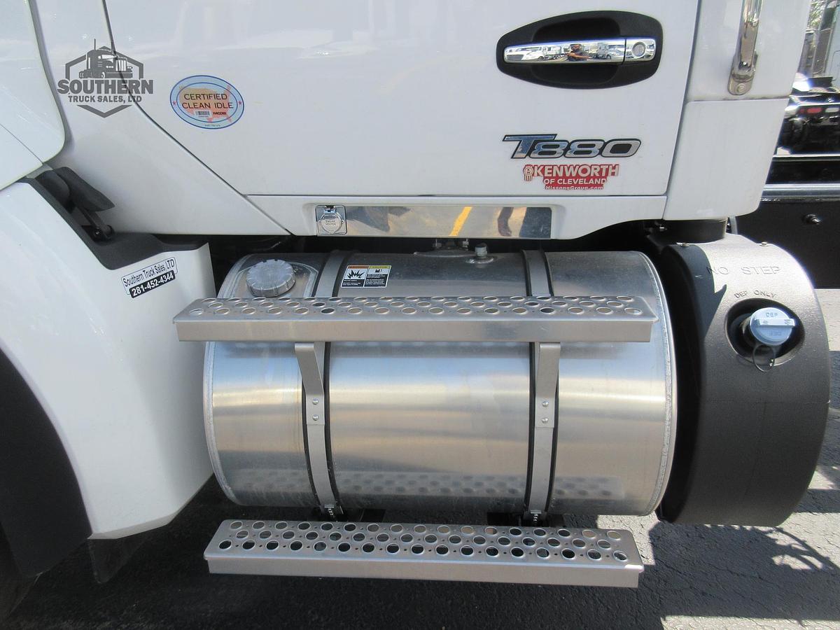 2025 KENWORTH T880