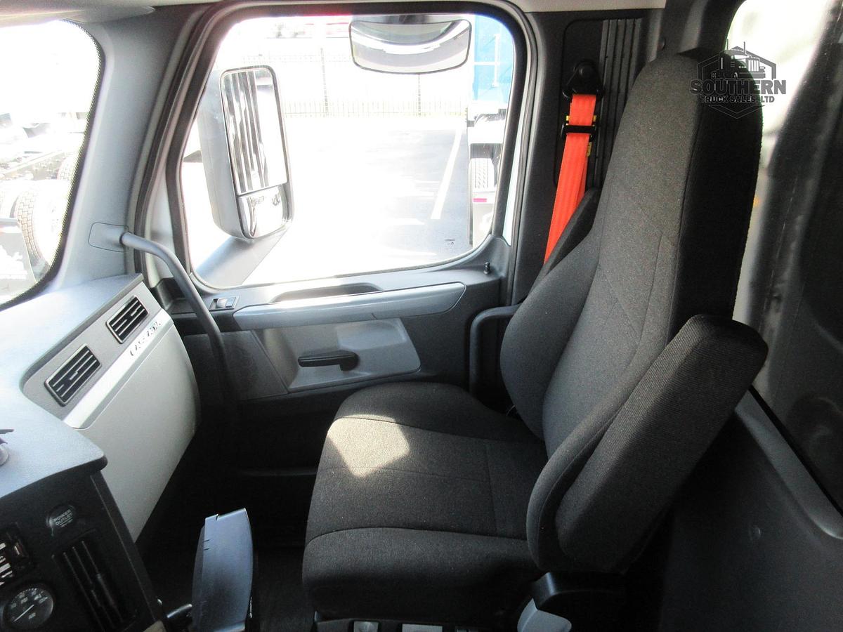 Used 2019 FREIGHTLINER CASCADIA 126
