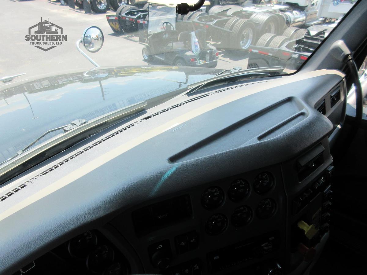 Used 2015 PETERBILT 567