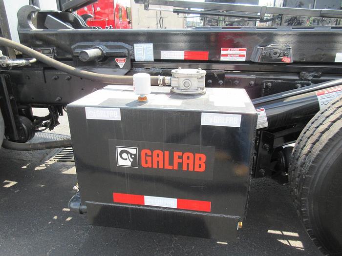 Used 2013 PETERBILT 348