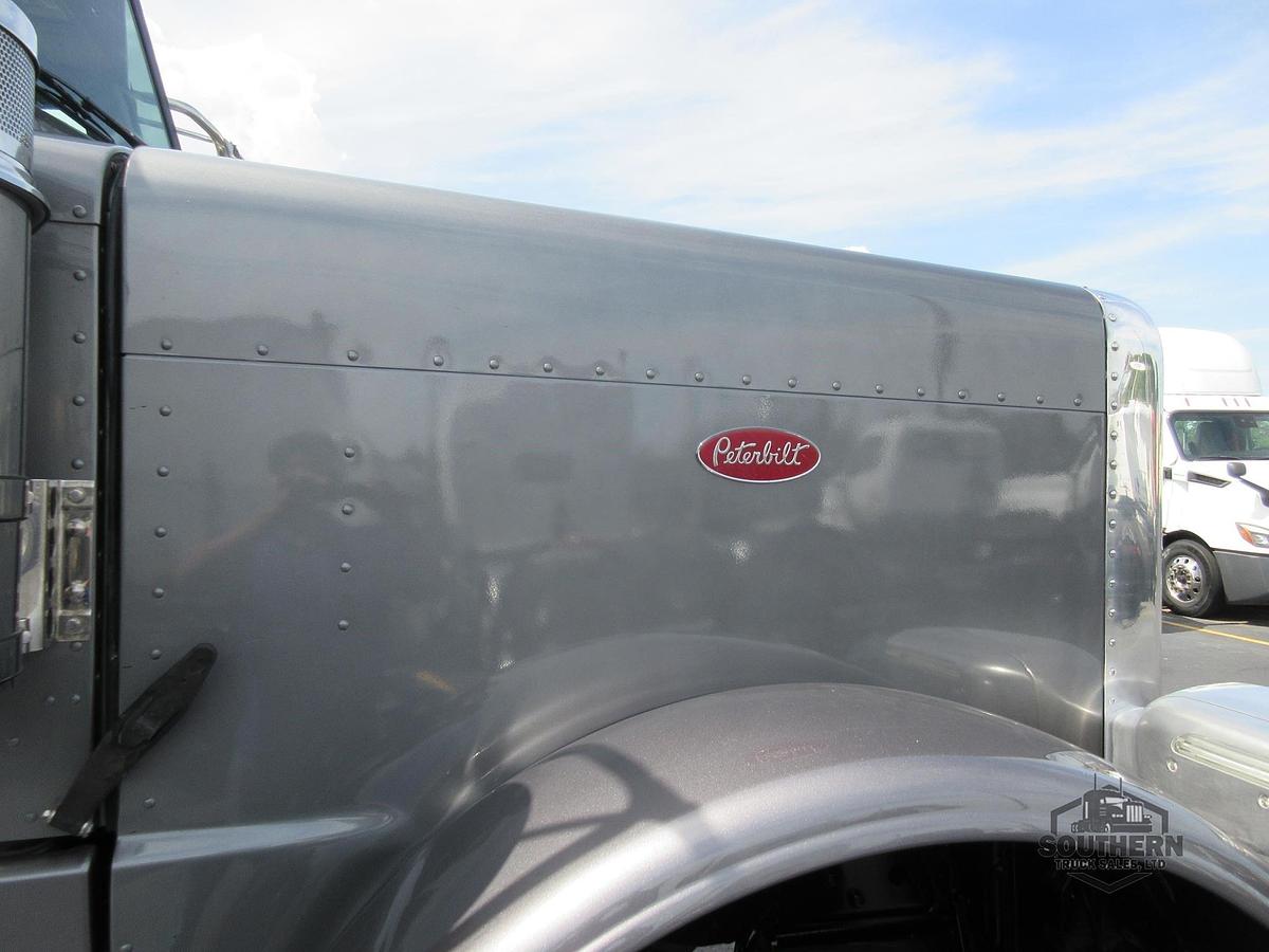 Used 2022 PETERBILT 389
