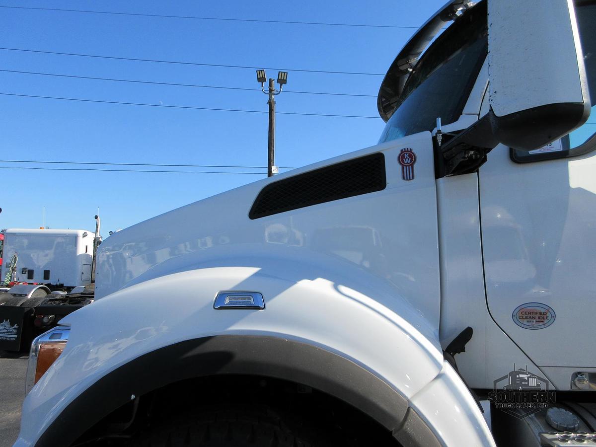 2025 KENWORTH T880