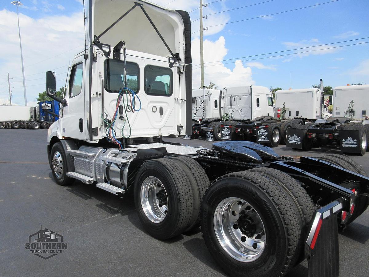 Used 2021 FREIGHTLINER CASCADIA 116
