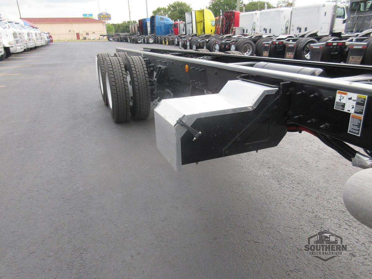 Used 2025 KENWORTH T880