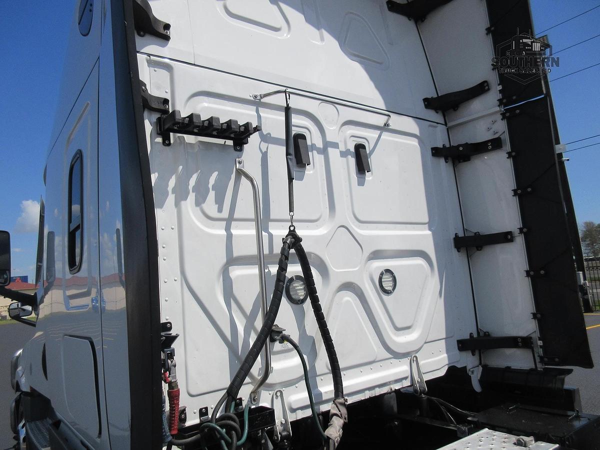 Used 2022 FREIGHTLINER CASCADIA 126