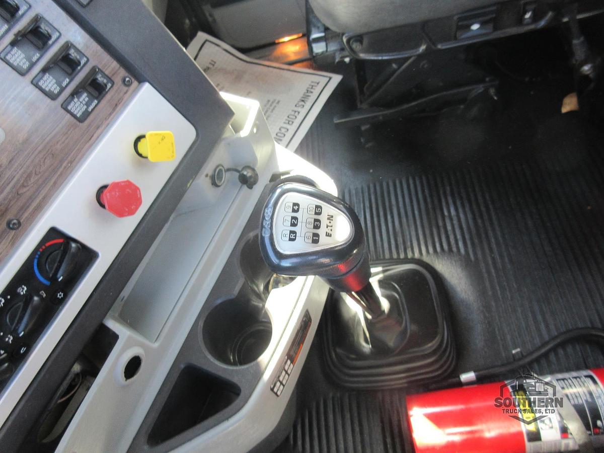 Used 2019 FREIGHTLINER 122SD