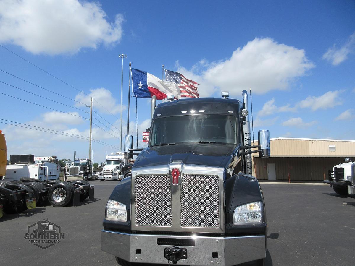 Used 2023 KENWORTH T880