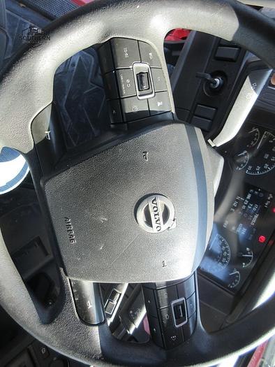 Used 2020 VOLVO VNR64T300