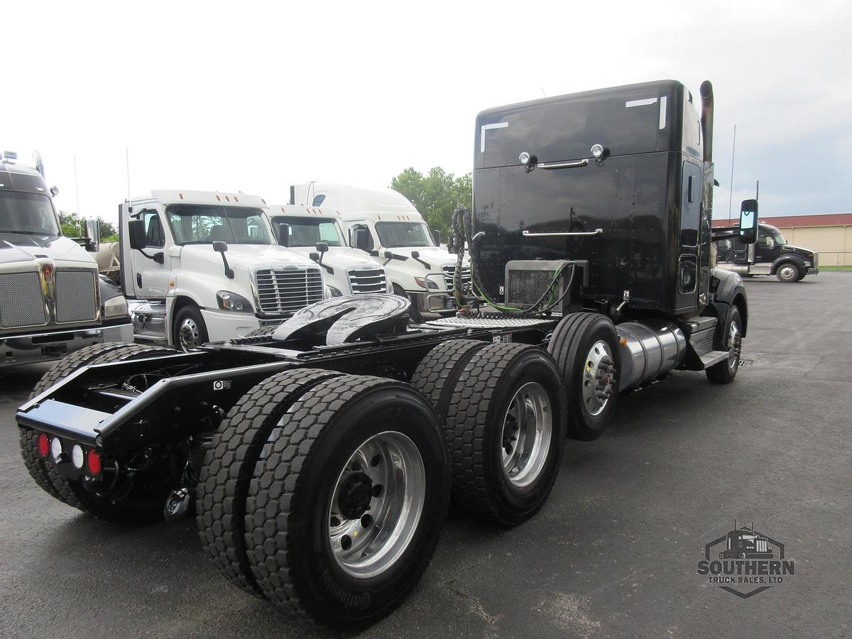 Used 2023 KENWORTH T880