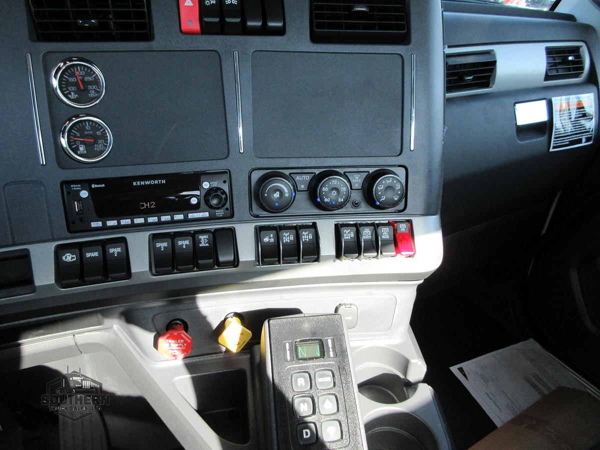 2025 KENWORTH T880