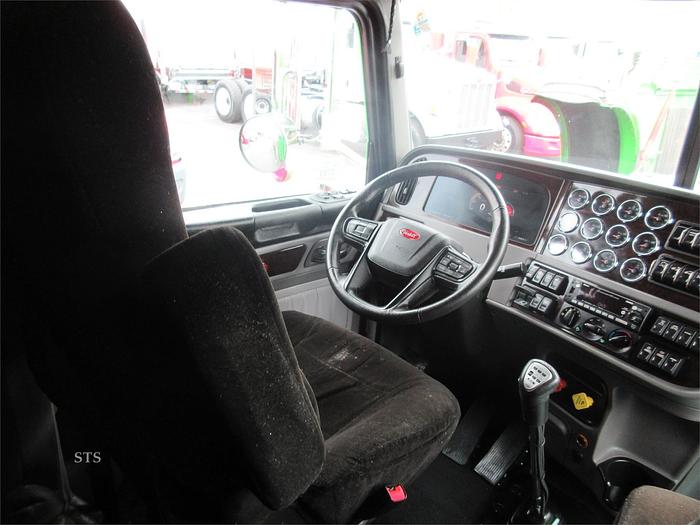 Used 2022 PETERBILT 389