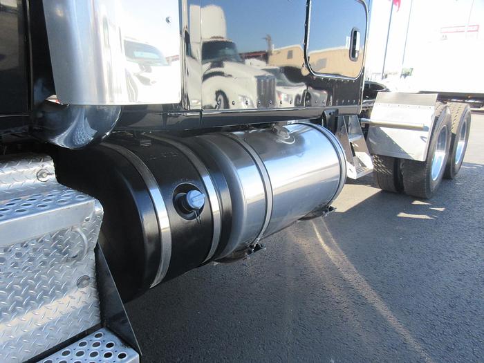 Used 2021 KENWORTH T880