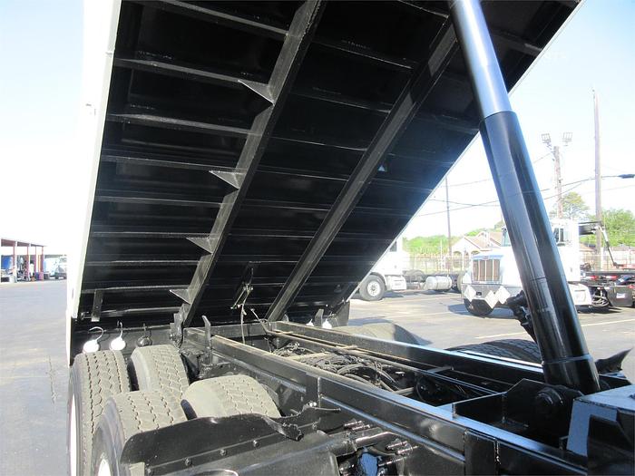 Used 2016 FREIGHTLINER CASCADIA 125