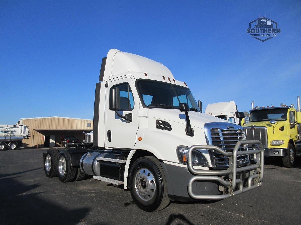 Used 2018 FREIGHTLINER CASCADIA 113