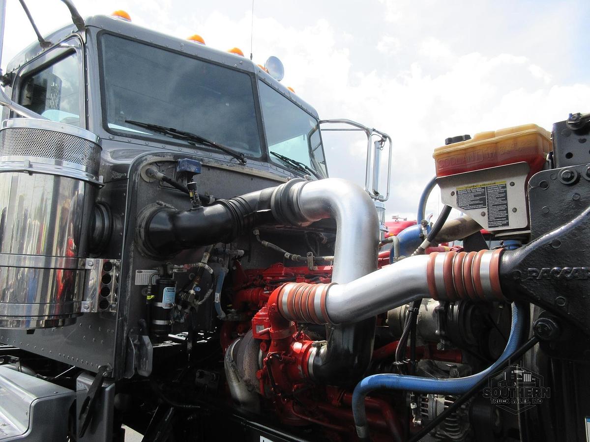 Used 2022 PETERBILT 389