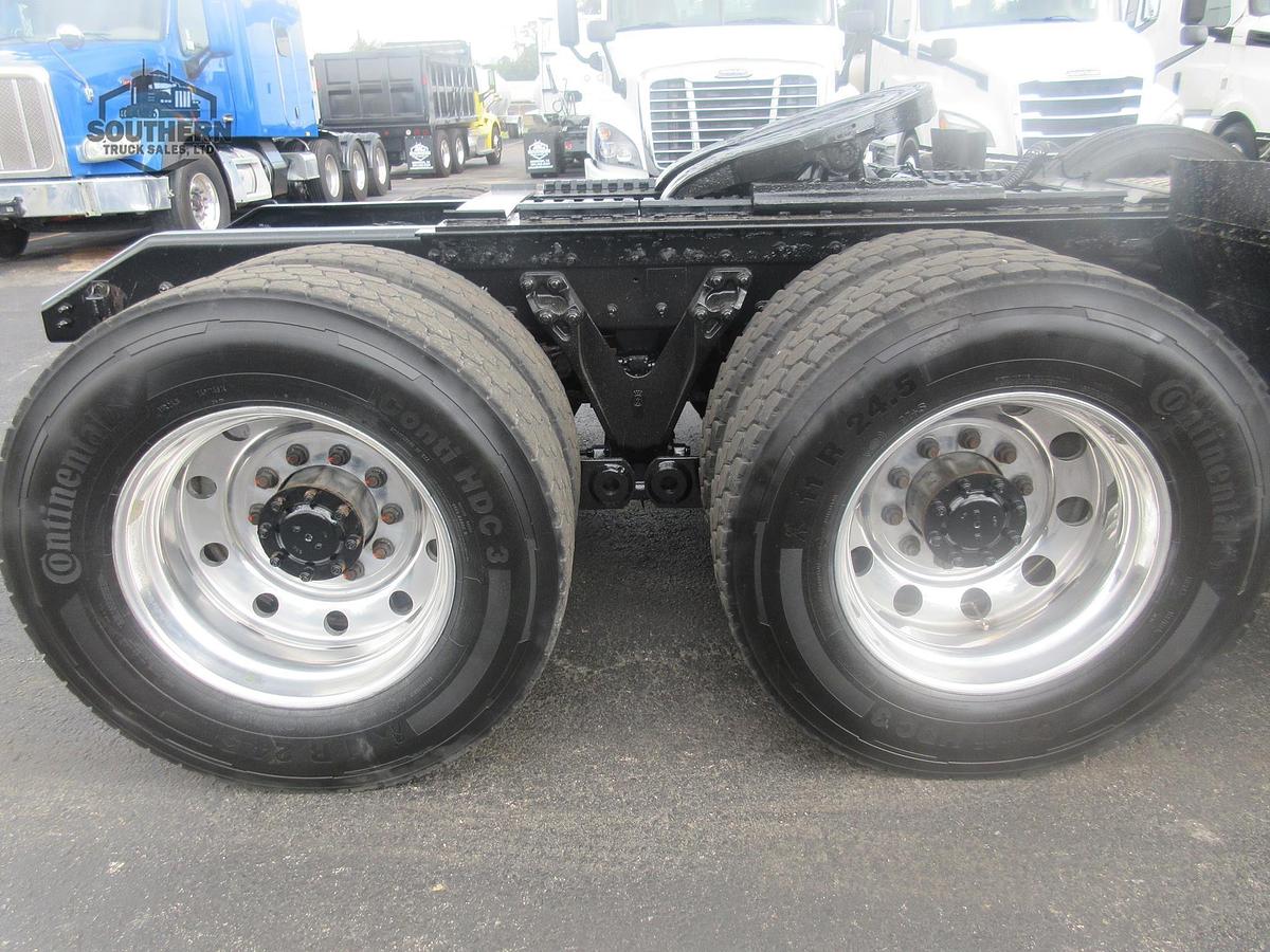 Used 2023 KENWORTH T880