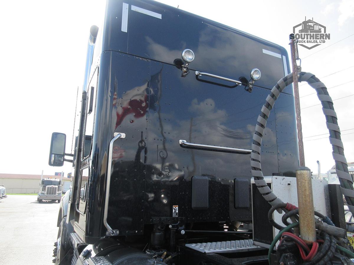 Used 2023 KENWORTH T880