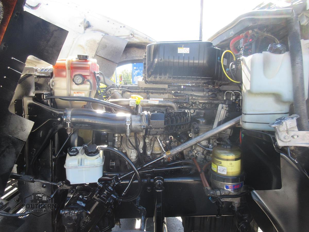 Used 2019 FREIGHTLINER 122SD