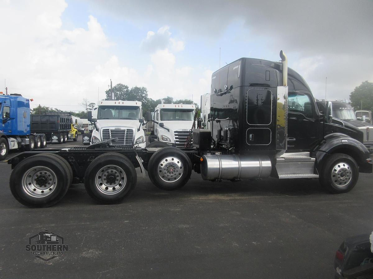 Used 2023 KENWORTH T880