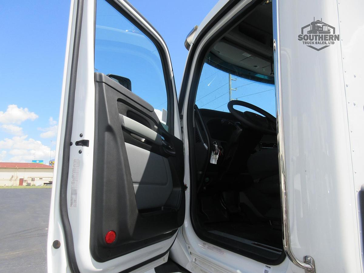 2025 KENWORTH T880