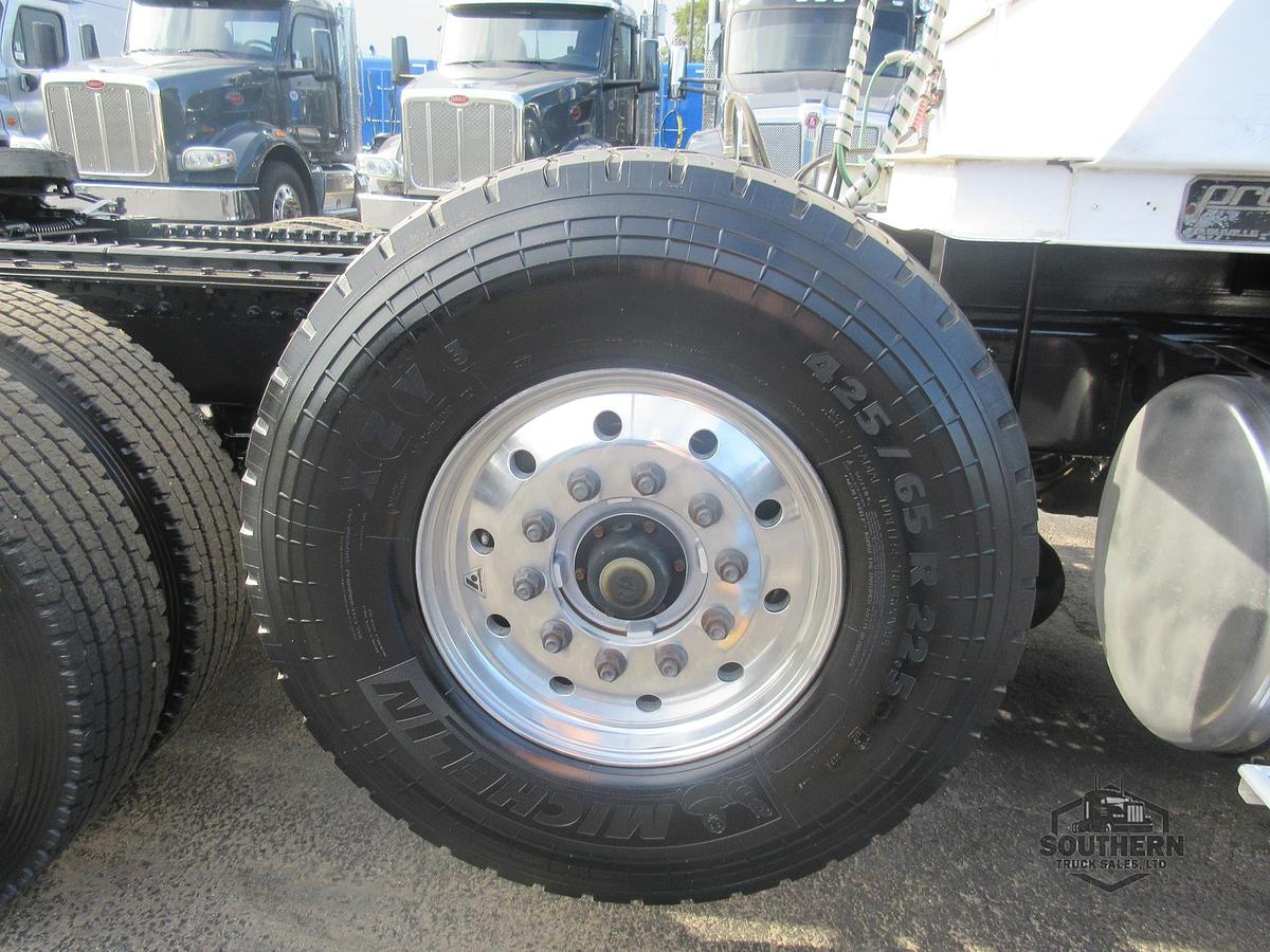 Used 2020 FREIGHTLINER 122SD