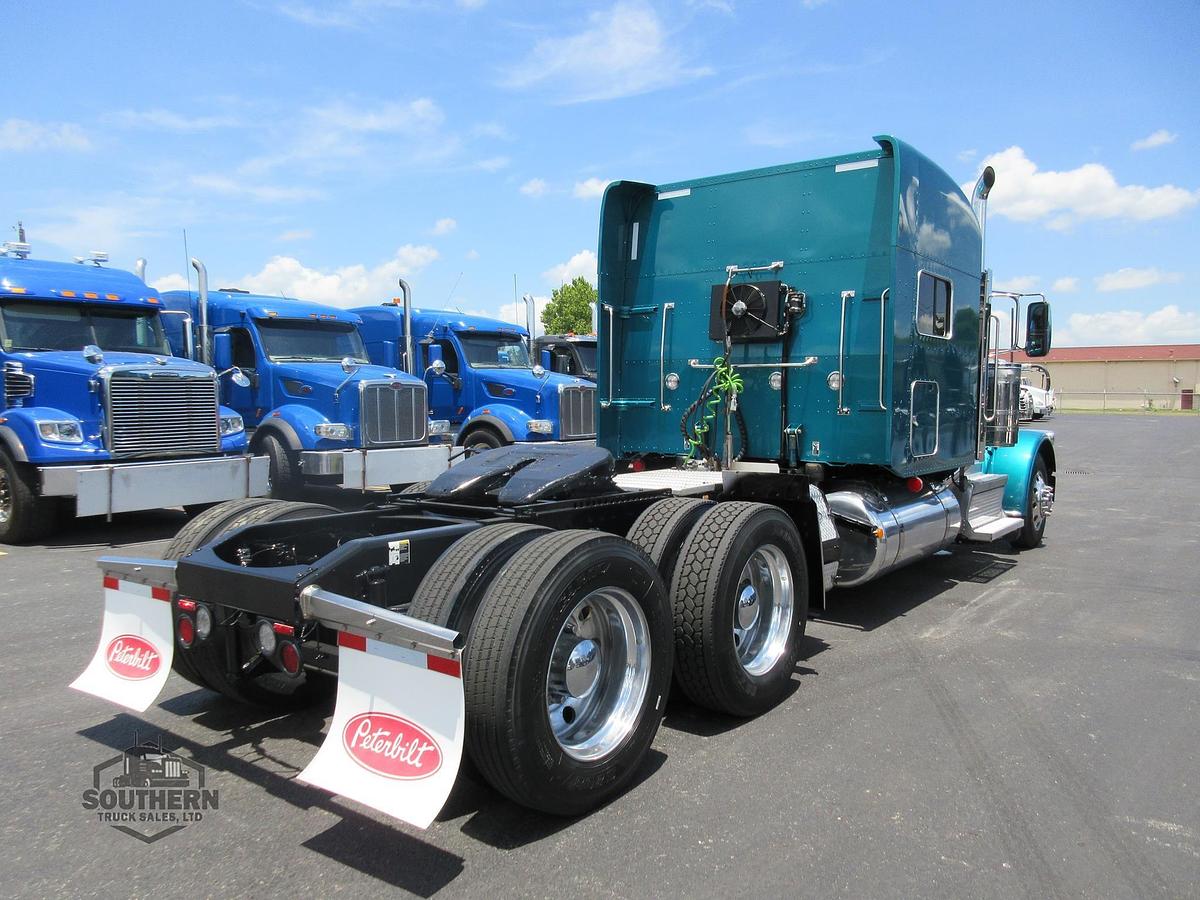 Used 2022 PETERBILT 389